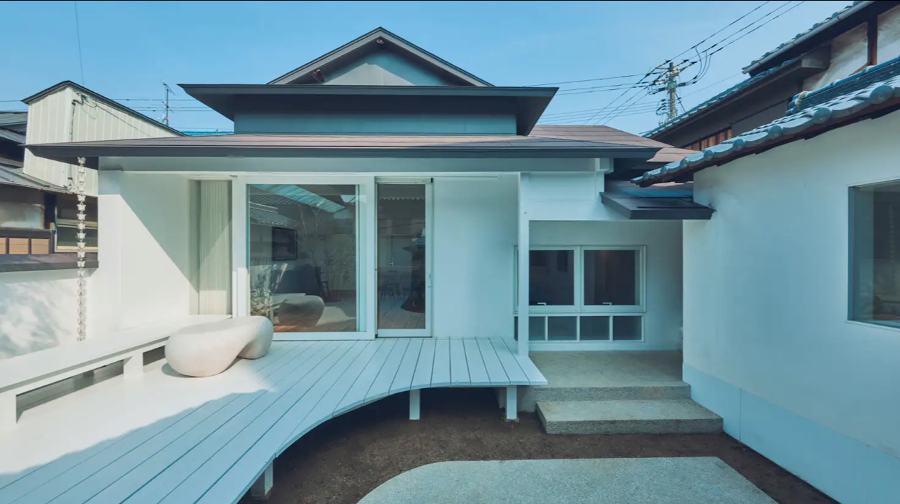 良品計画が香川県の豊島に新しい宿泊施設「MUJI BASE TESHIMA」をオープン